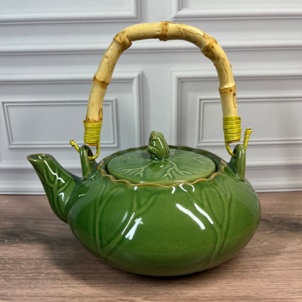 Stringer's Gift Baskets Teapot Green Frog Lily Pad Bamboo Handle 2009‎